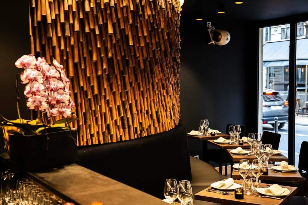 Restaurant thai paris 9 moom mam salle deco originale